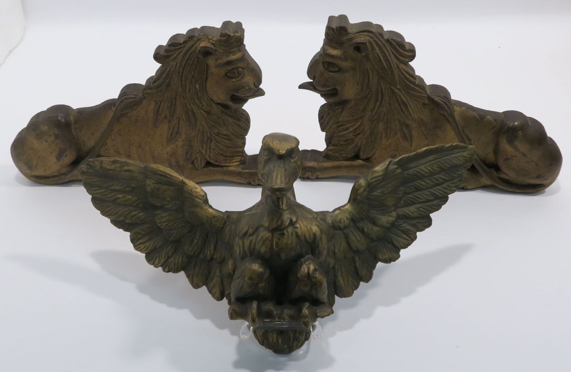 Paar Löwen / Schwan Holz, goldfarben. H. ca. 16 cm