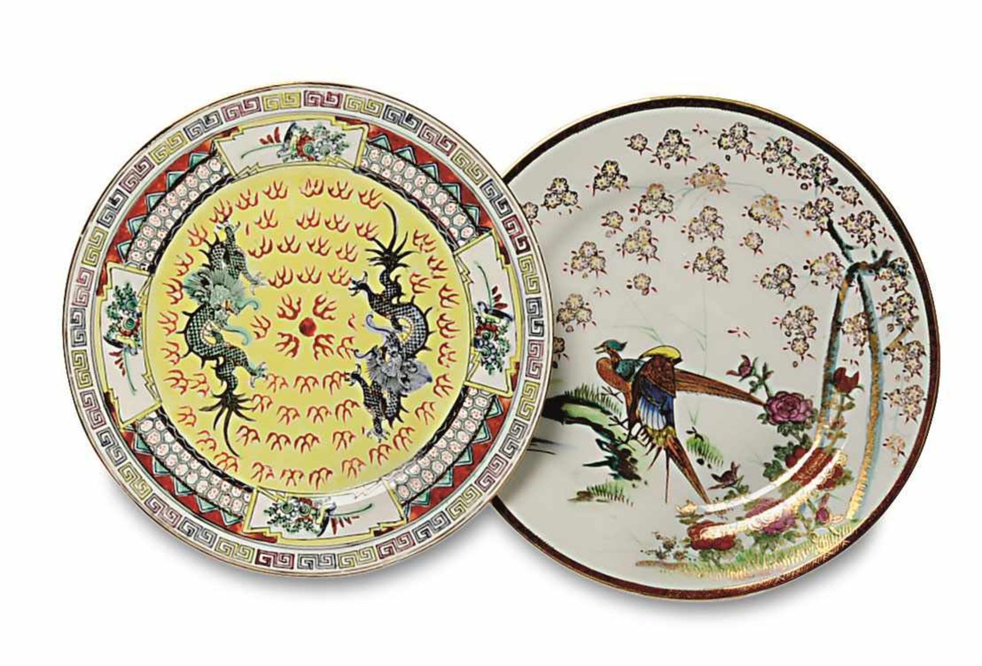 Zwei Teller China, 20. Jh. Porzellan. Verschiedene polychrome Dekore, tlw. mit Gold: Fasanenpaar