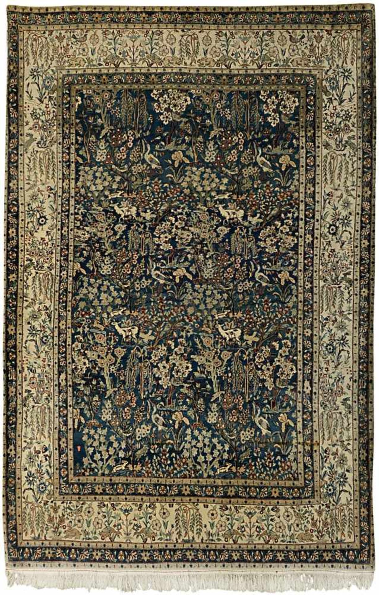 Isfahan 2. Viertel 20. Jh. Flor mit Seide. Flecken, partielle Gebrauchsspuren. 235 x 153 cm