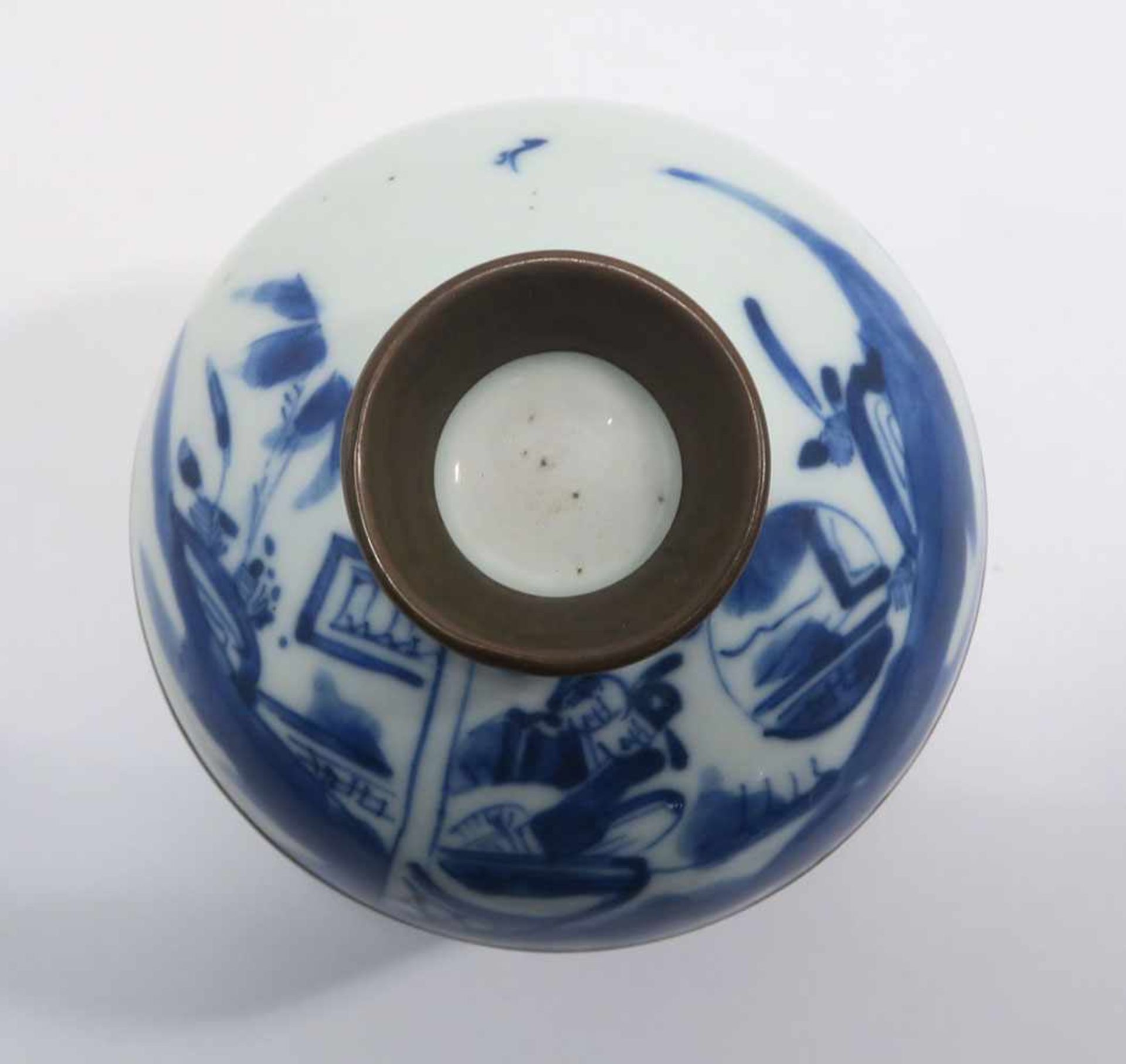 Opiumpfeife / Vase / DeckelgefäßChina. Porzellan, tlw. mit Kupfermontierung. Verschiedene bunte bzw. - Bild 12 aus 21