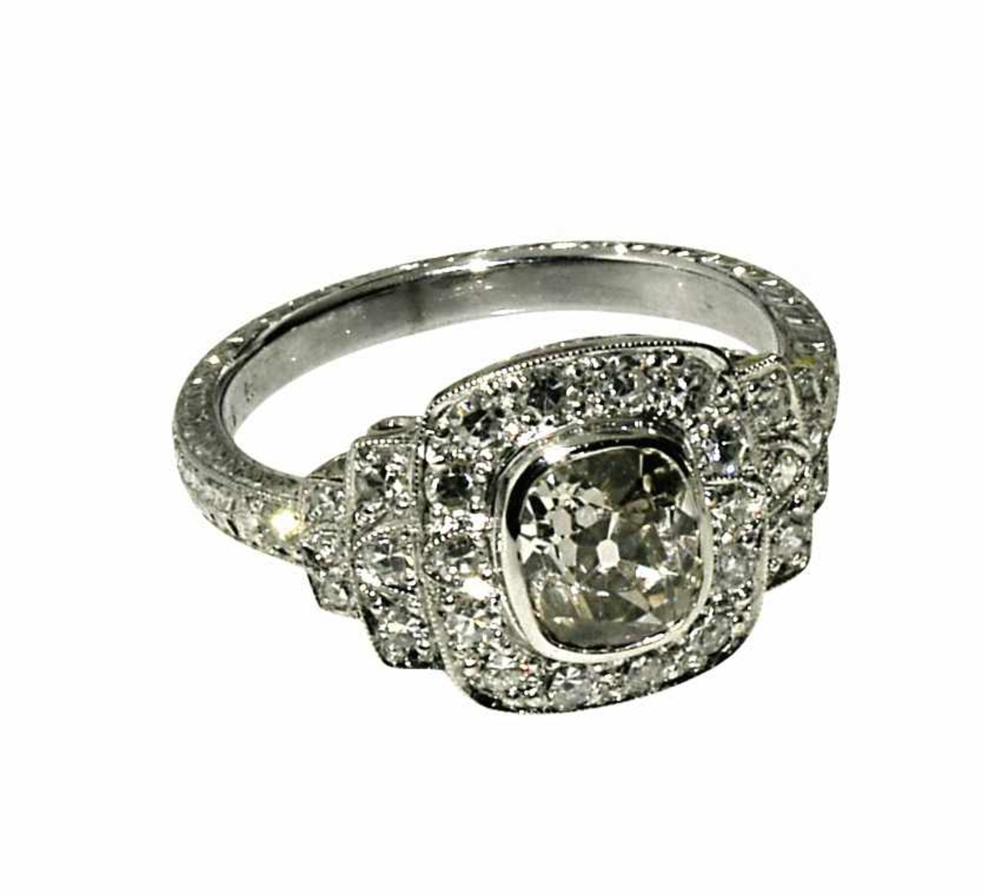 Diamantring18 K WG, Marke. Besetzt mit einem ovalen Altschliffdiamant, ca. 1,2 ct, unterer