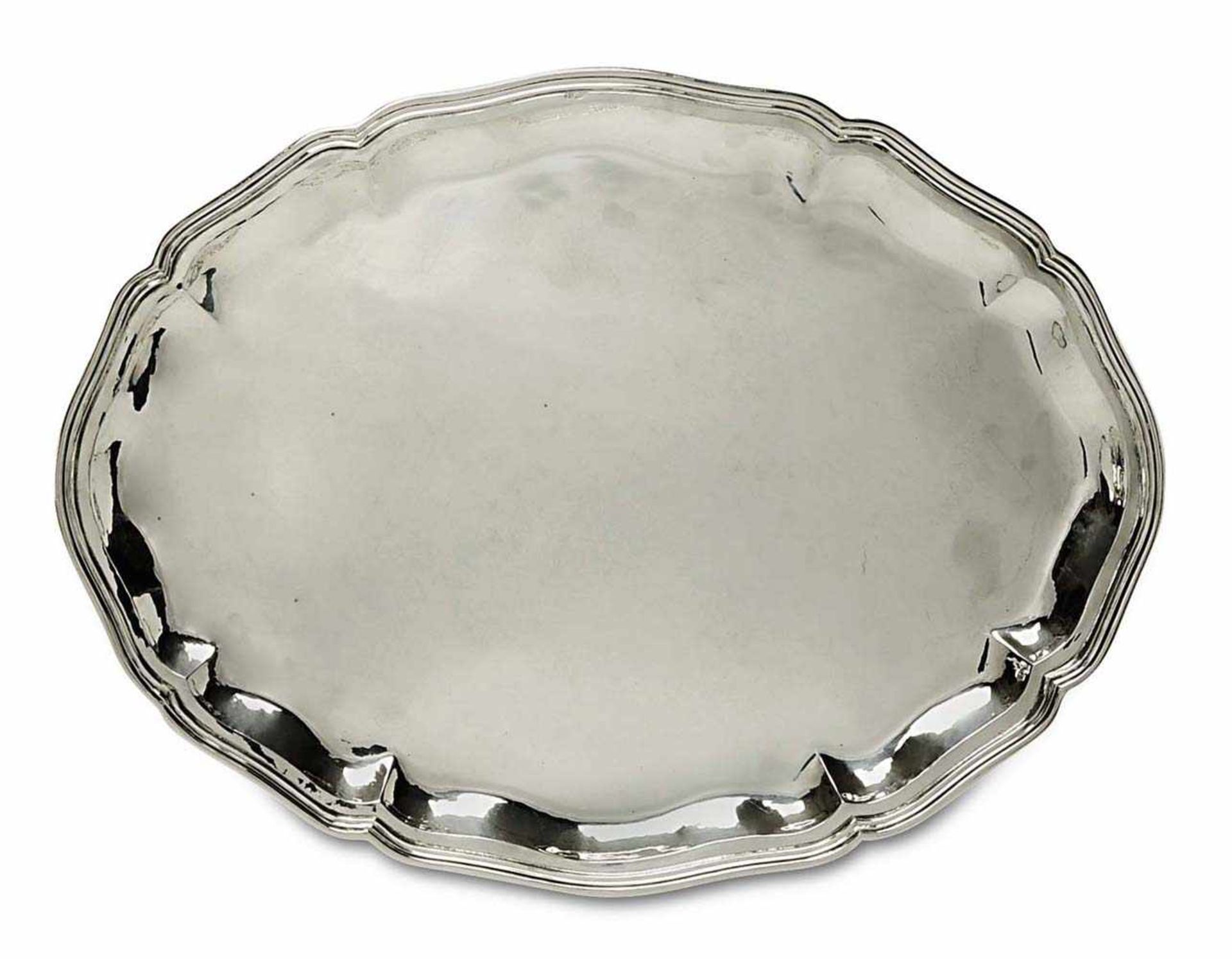 TablettItalien, Mitte 20. Jh.Silber. Oval. Geschweifter profilierter Rand.Marken (800).40 x 30 cm.