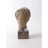 Kopf des Dionysos Wohl römische Kaiserzeit Auf quadratischem Sockel Kopf des jugendlichen Gottes mit