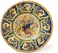 Wappenteller Wohl Spanien, 16. Jh. Runde, flache Form; im Spiegel Wappendarstellung in Rankenrahmen,