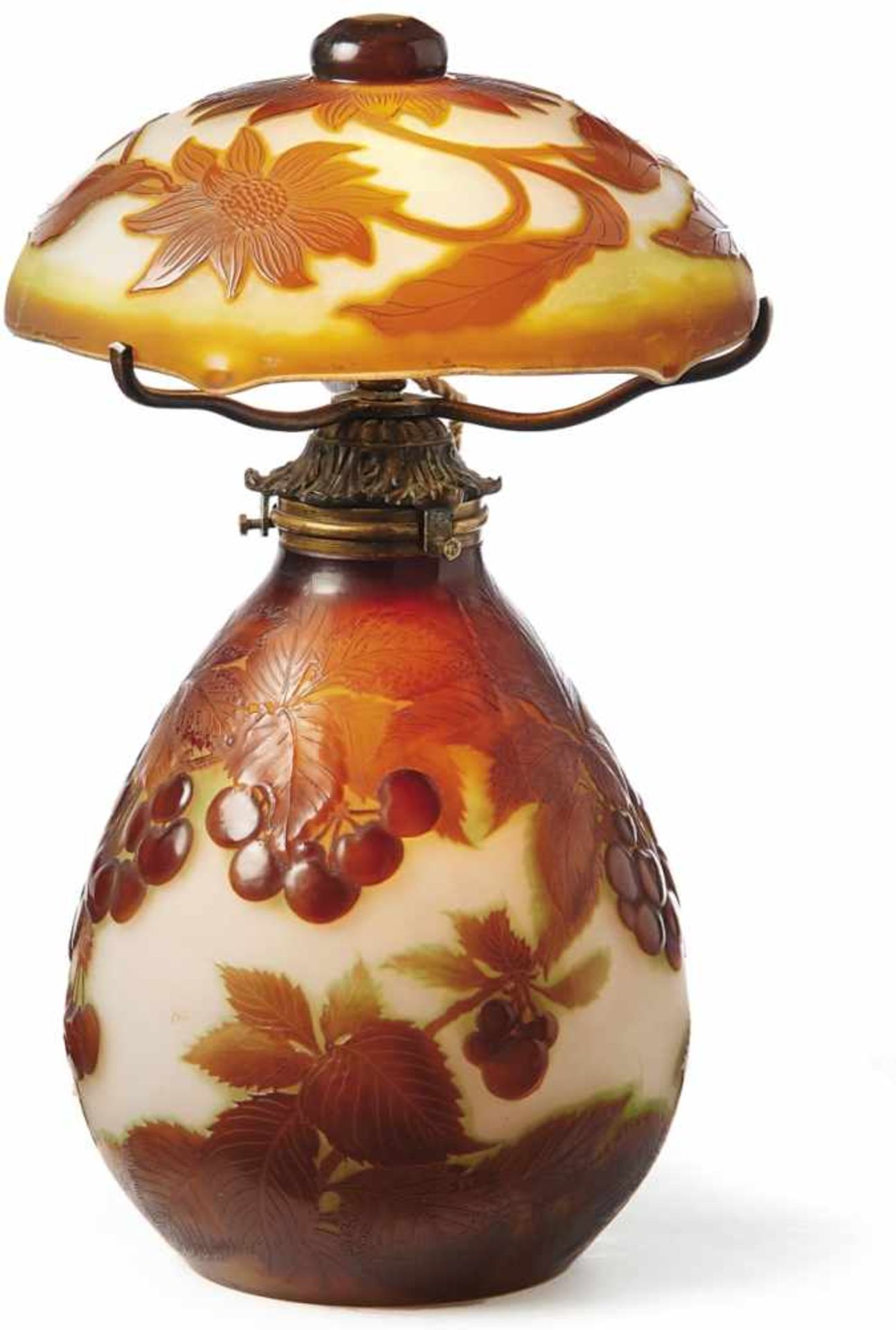 Lampe Emile Gallé, Nancy - um 1900 u. 1920/25 Stark bauchiger Fuß mit Kirschzweigen, der gewölbte