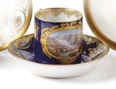 Ansichtentasse "Rhonegletscher" mit Untertasse Meissen, 2. H. 19. Jh. Zylinderform mit eckigem