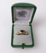 Saphir-Brillant-Ring 1980er Jahre Glatte Schiene, schauseitig besetzt mit einem oval facettierten
