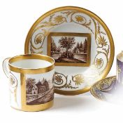 Zylindertasse mit Untertasse Meissen, fr. 19. Jh. Jeweils in rechteckigem Goldrahmen in Brauncamaïeu