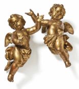 Geflügeltes Puttenpaar 19. Jh. Vollrund gestaltete, schwebende Engel mit faltenreichem Hüfttuch