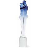 Glasskulptur "Liebende" Murano, 20. Jh. Auf zylindrischem Sockel stilisierte Darstellung eines