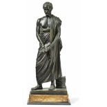 Demosthenes 19. Jh. Auf rechteckigem, getrepptem Sockel stehender, bärtiger Mann mit lockigem