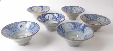 Satz von sechs Blau-weiß-Schalen in "Ogee"-Form China, Qing-Dynastie, wohl Kangxi-Periode, 1662-1722