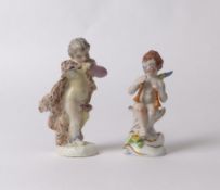 Zwei Puttenfiguren Deutschland, 18. und 20. Jh. Putto als Winter, wohl Meissen, H. 13 cm, stark