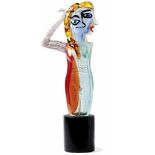 Glasskulptur "Picasso" Murano, 20. Jh. Auf schwarzem Schiefersockel Kniefigur einer nackten,