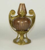 Kleine Vase in Montierung Wohl Frankreich, um 1900 Doppelkürbisförmige Vase mit brauner