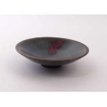 Kleine Schale in der Art der Jun-Ware China Sanft ansteigend über kleinem, runden Standring. Keramik