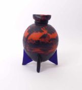 Vase Johann Loetz Witwe, Klostermühle - um 1920-30 Bauchiger Korpus auf vier keilförmigen Füßen,