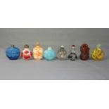 Kleine Sammlung Snuffbottles China, 19. und 20. Jh. Sieben Stück und ein Flakon; unterschiedliche