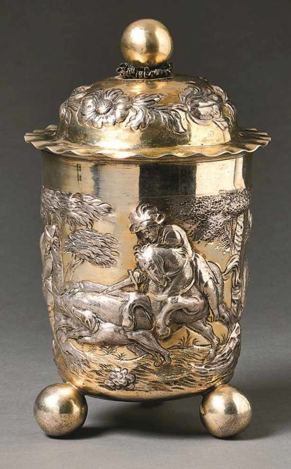 Sehr großer Kugelfußbecher mit Jagdszene Leipzig, um 1680 Gottfried Schmidt (Mstr. 1667). Nur leicht