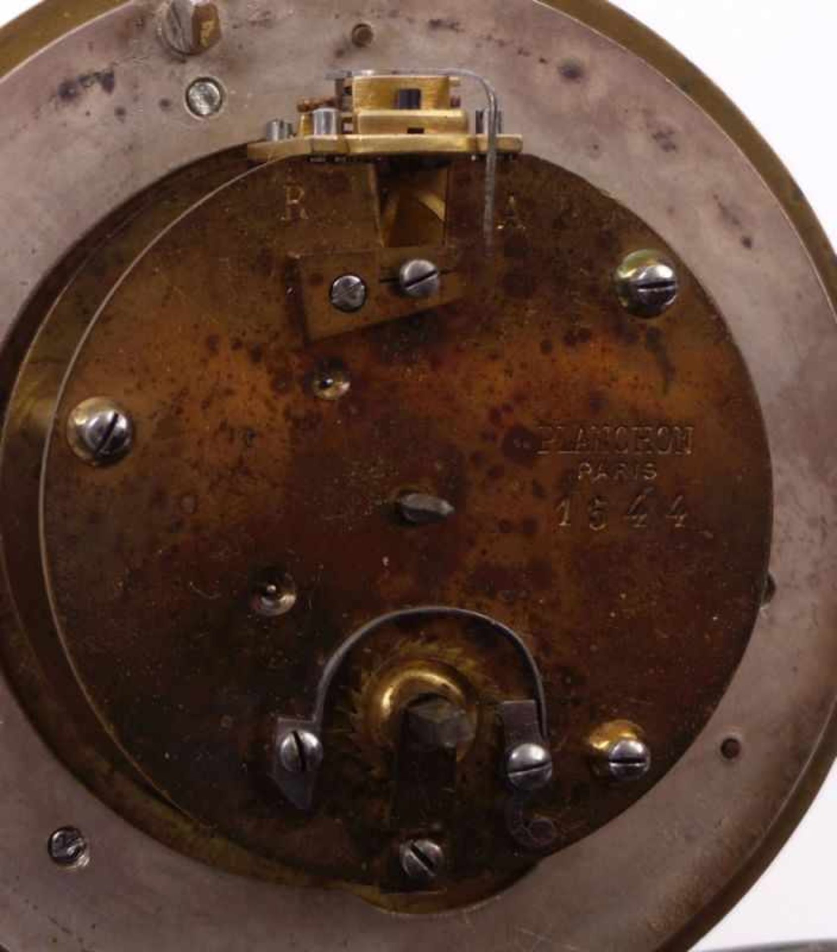 Kutscheruhr im Stil einer Spindeltaschenuhr Paris, um 1830/40 Rundes Gehäuse mit reliefiertem - Bild 4 aus 4