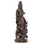 Die Göttin Guanyin (Kannon) mit Kind Japan Auf Wellensockel mit Lotosblumen stehend. Bronze. H. 37,5