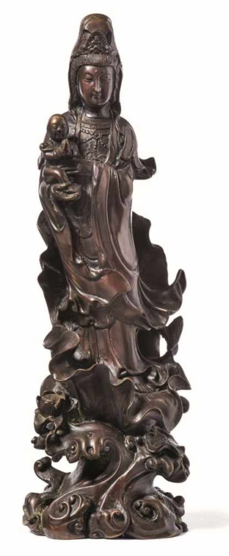 Die Göttin Guanyin (Kannon) mit Kind Japan Auf Wellensockel mit Lotosblumen stehend. Bronze. H. 37,5