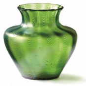 Vase Johann Loetz Witwe, Klostermühle - um 1900 Gebauchter Korpus mit leicht ausschwingendem,