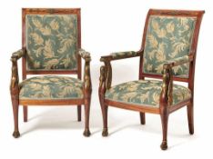 Paar Sessel im Empire-Stil Frankreich, 19. Jh. Die vorderen Beine mit Ball- und Klauenfüßen, der