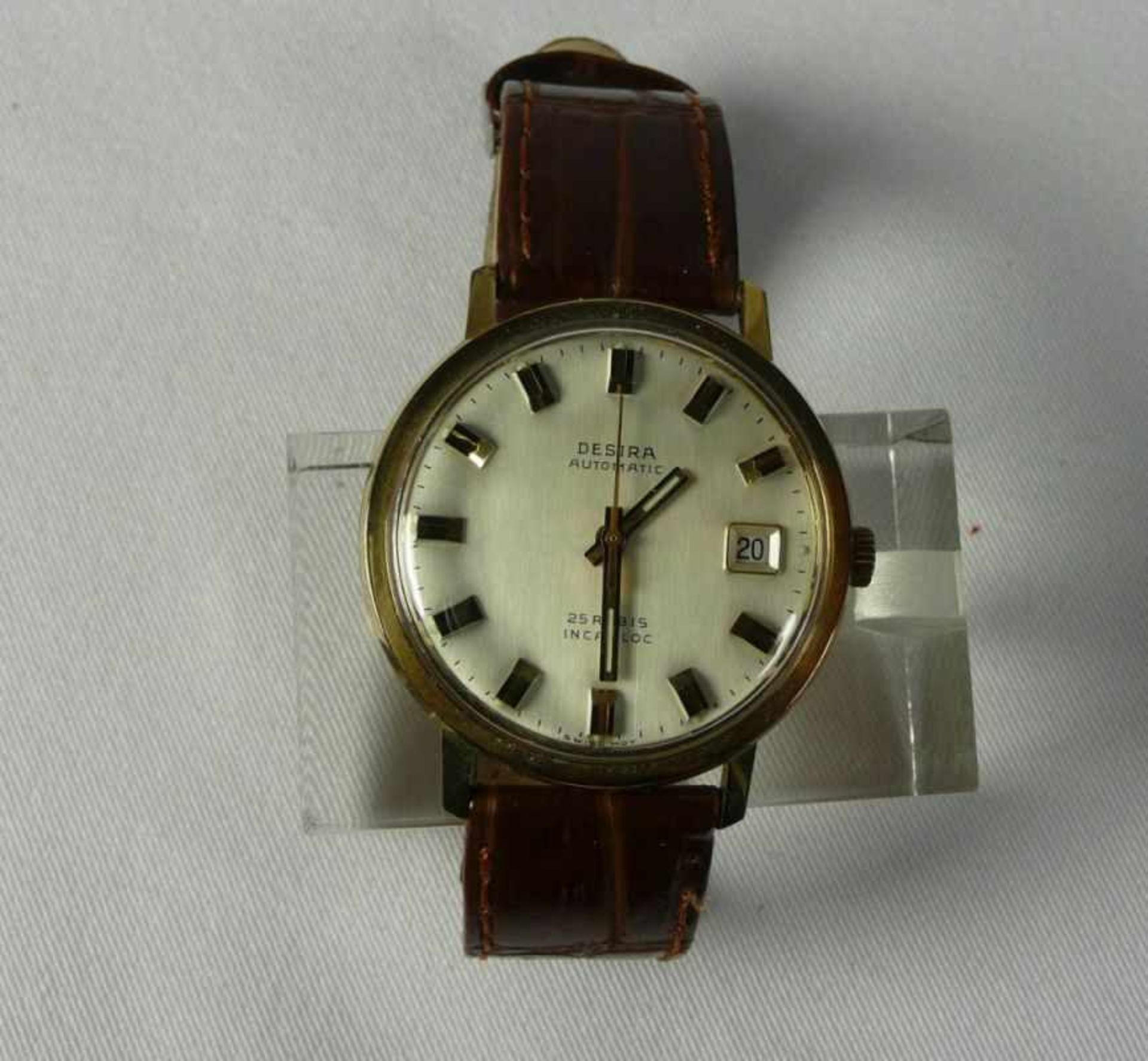 Desira-Automatic-Herrenarmbanduhr 1970er Jahre Rundes Gehäuse, silberfarbenes Zifferblatt mit - Bild 2 aus 3