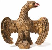 Großer Empire-Adler A. 19. Jh. Auf kugeligem Sockel stehender Greifvogel mit zur Seite gewandten