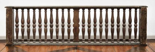 BalustradeFranken, um 1700Rahmenkonstruktion aus gedrechselten Balusterstäben und profiliertem