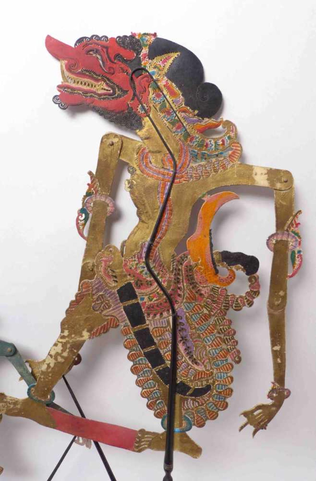 Sechs indonesische Schattenfiguren (Wayang Kulit-Figuren)Java, um 1900Verschiedene Charaktere des - Image 4 of 4