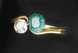 Smaragd-Brillant-RingUm 1900Als sog. Toi-et-moi-Ring besetzt mit einem Diamanten im