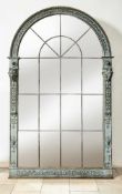 Sehr großer Spiegel aus einer WandverkleidungUm 1900Der rundbogenförmige Rahmen mit ornamentaler und