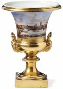 Kratervase mit Ansicht von Köln1. H. 19. Jh.Auf quadratischer Plinthe runder, getreppter Fuß mit