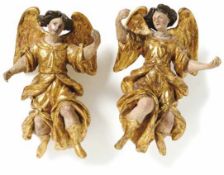 Paar BarockengelSüddeutschland, 18. Jh.Ganzfigurige und vollrund gearbeitete Engel in schwebender