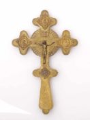 ReliquienkreuzRussland, 19. Jh.In Form eines Kleeblattkreuzes mit Griff, darauf halbrunde