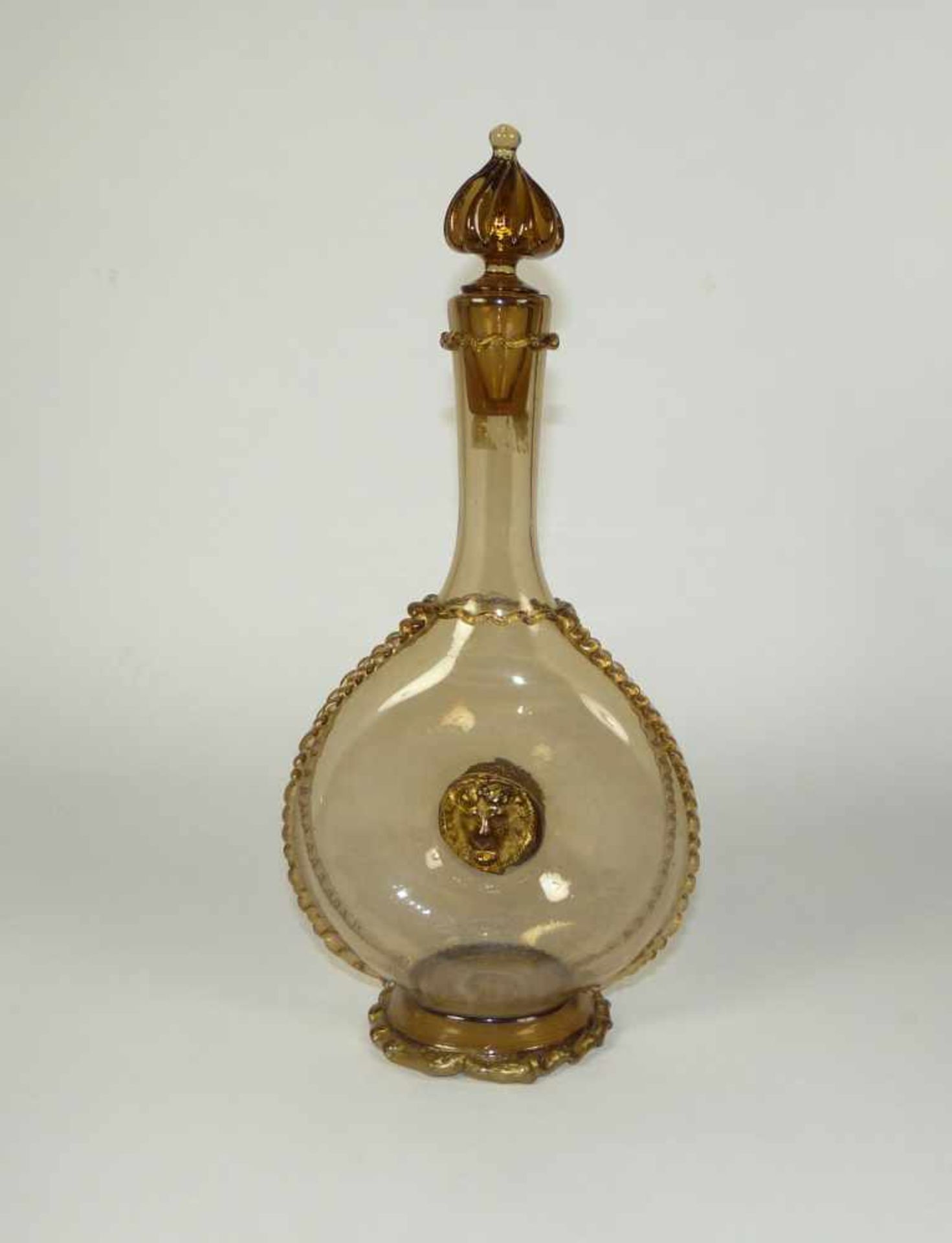 Flasche mit Stöpsel im Renaissance-StilVenedig, 2. H. 19. Jh.Auf rundem Stand bauchiger,