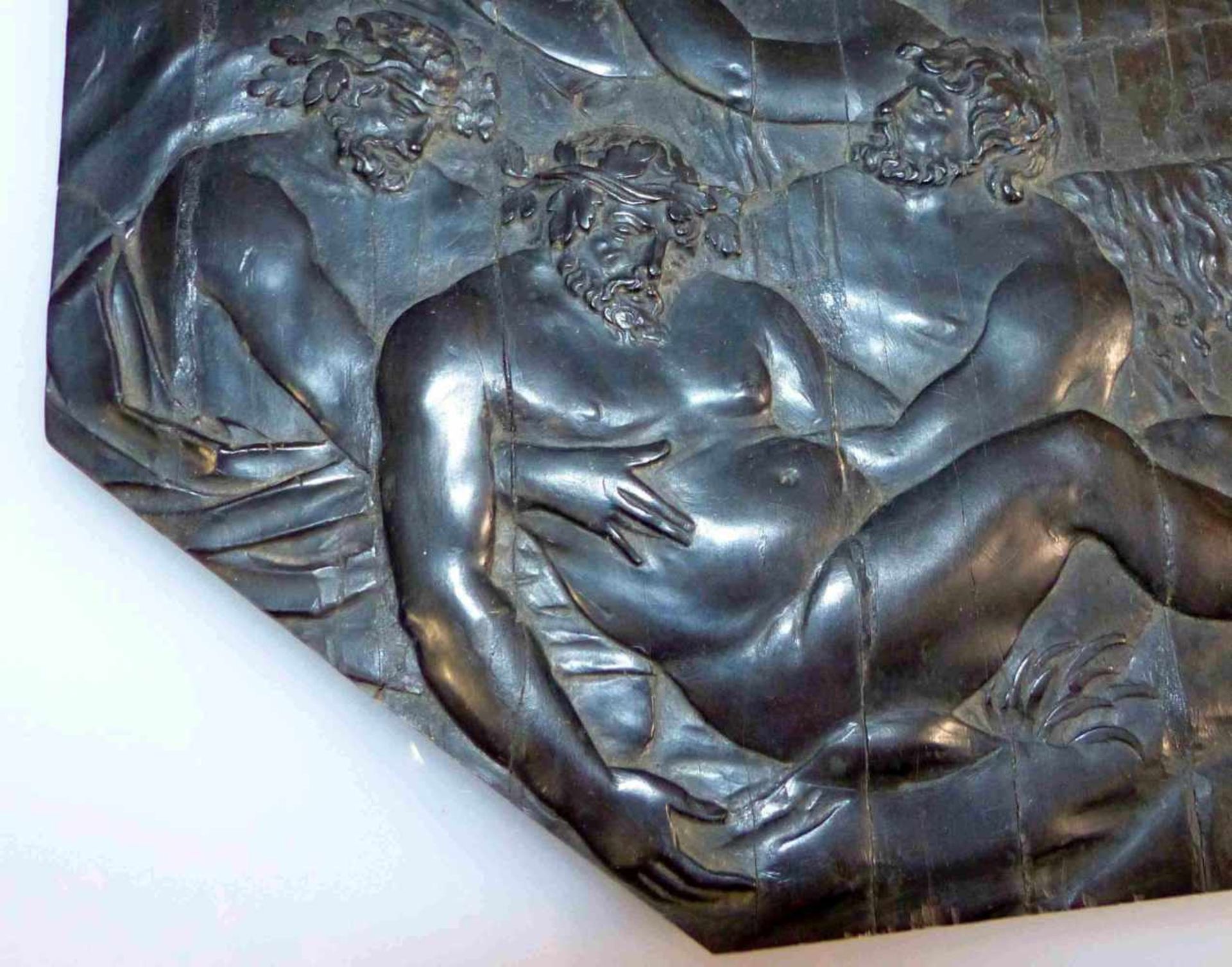 Bacchantisches ReliefWohl Frankreich, 17./19. Jh.Achteckiger Bildausschnitt mit geschnitzter - Image 3 of 4