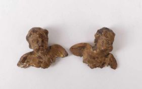 Paar geflügelter Puttenköpfe in Miniaturform18. Jh.Vollrund geschnitzt mit gespreizten Flügeln. Holz