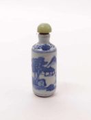 Snuff BottleChina, Qing-Dynastie, 18. Jh.Zylindrische Form, als Dekor Personen in Landschaft.