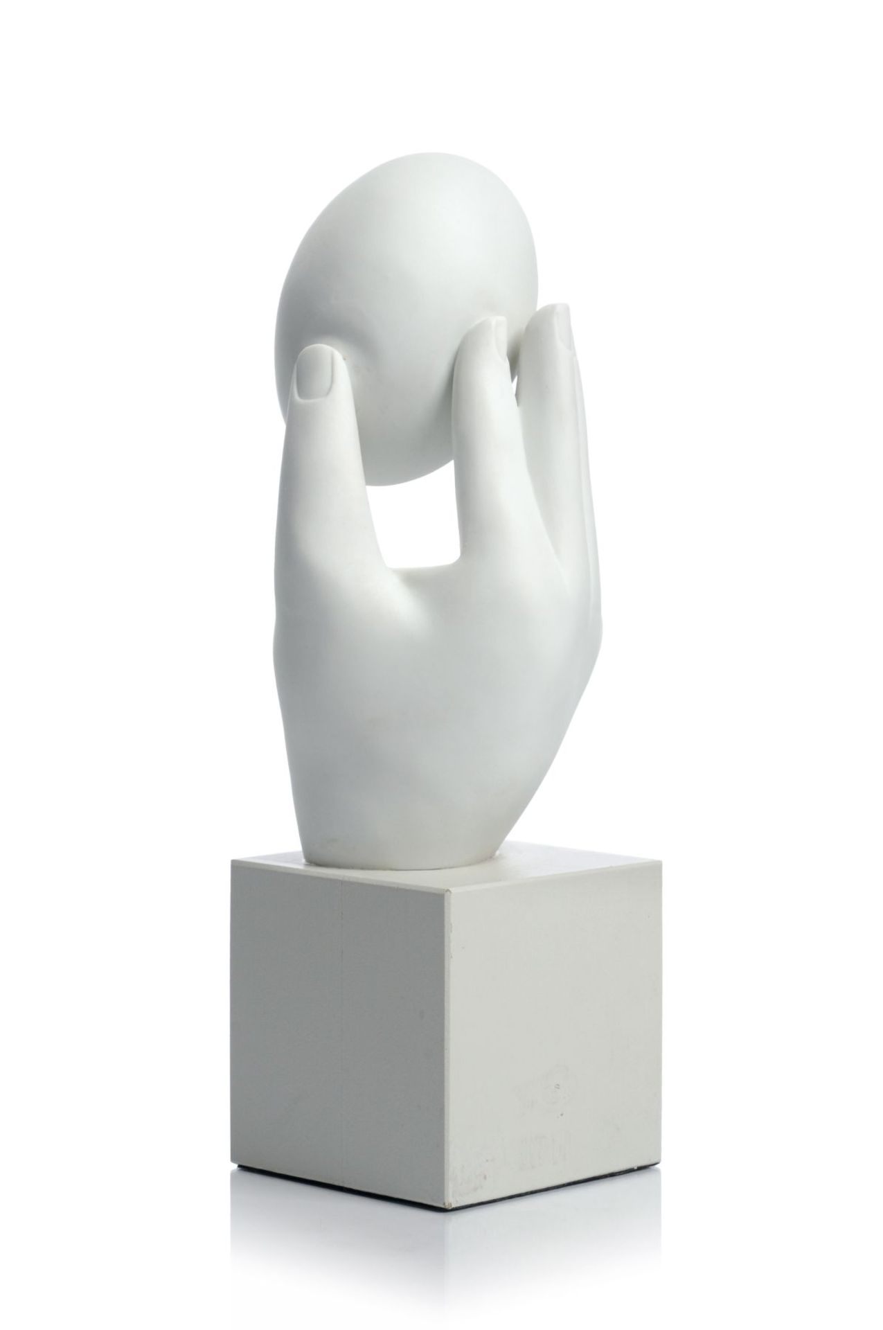 "Hand mit Ei". Joachim Schmettau für Edition Goebel Galerie (W. Goebel Porzellanfabrik), Rödental. - Image 2 of 3