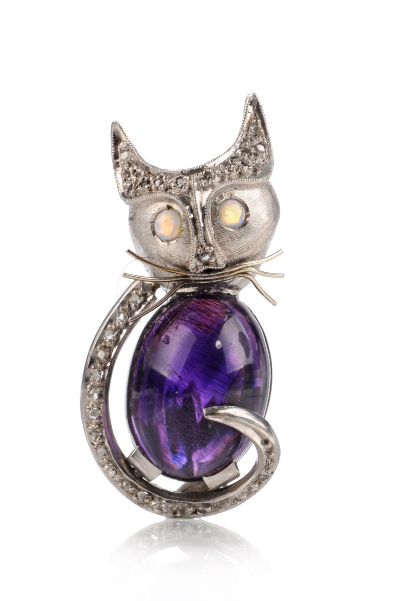 Figürliche Brosche "Katze" mit Amethyst. Juwelier Bernhard Blum, Berlin. 1960er Jahre. 585er