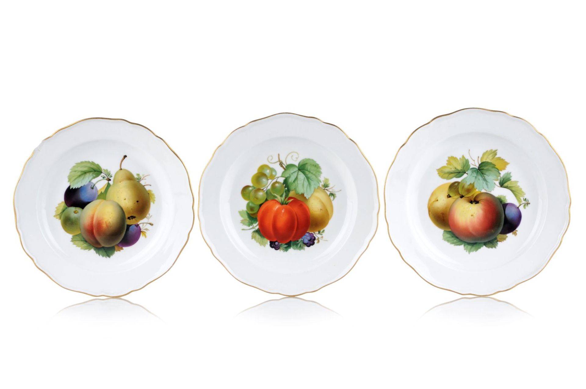 Drei Teller "Früchtemalerei". Meissen. Um 1900. Porzellan, glasiert und in polychromen