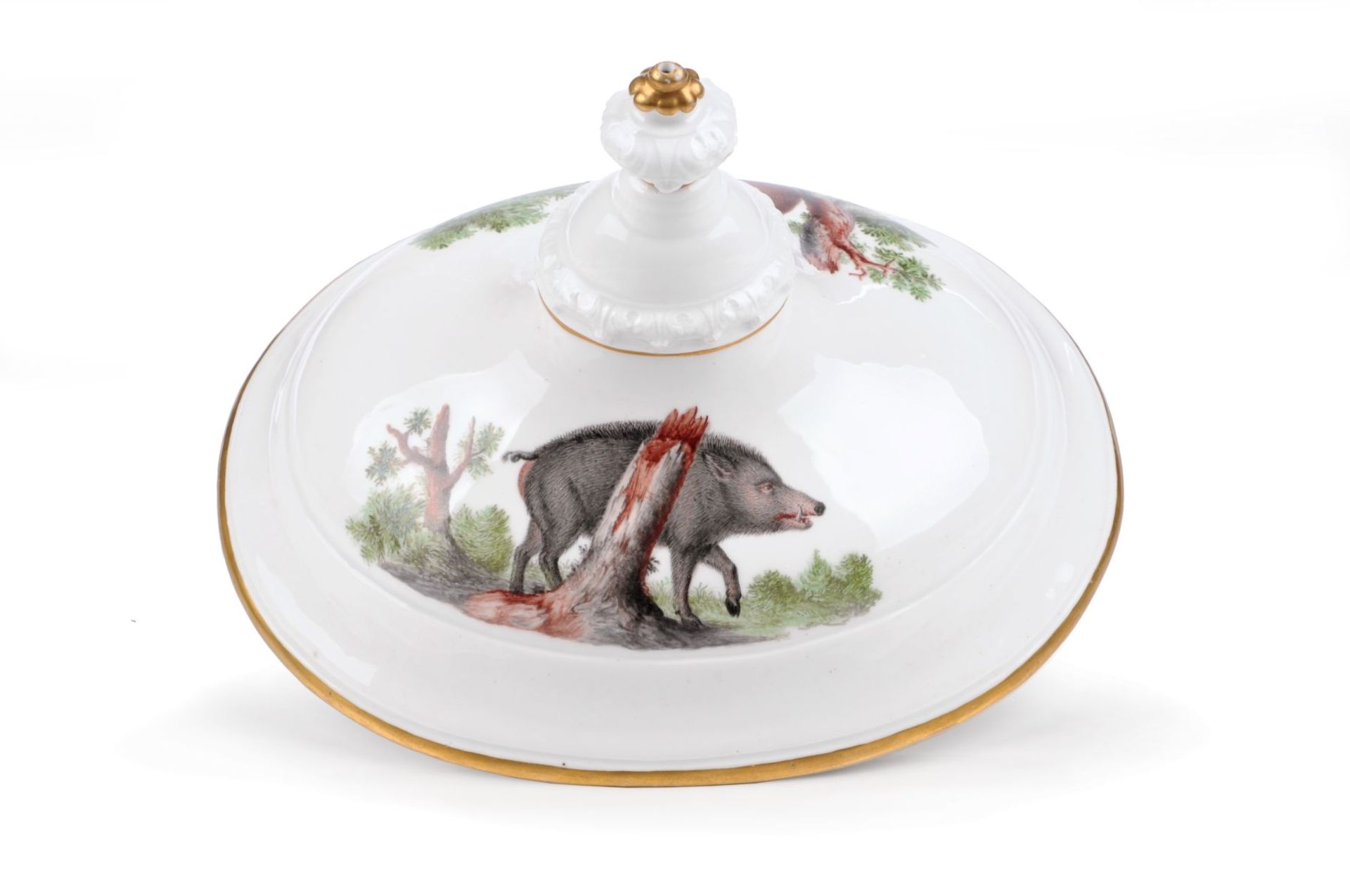 Terrinendeckel "Keiler und Bär". Meissen. Wohl Mitte 18. Jh./Klassizistischer Terrinendeckel. - Image 2 of 4