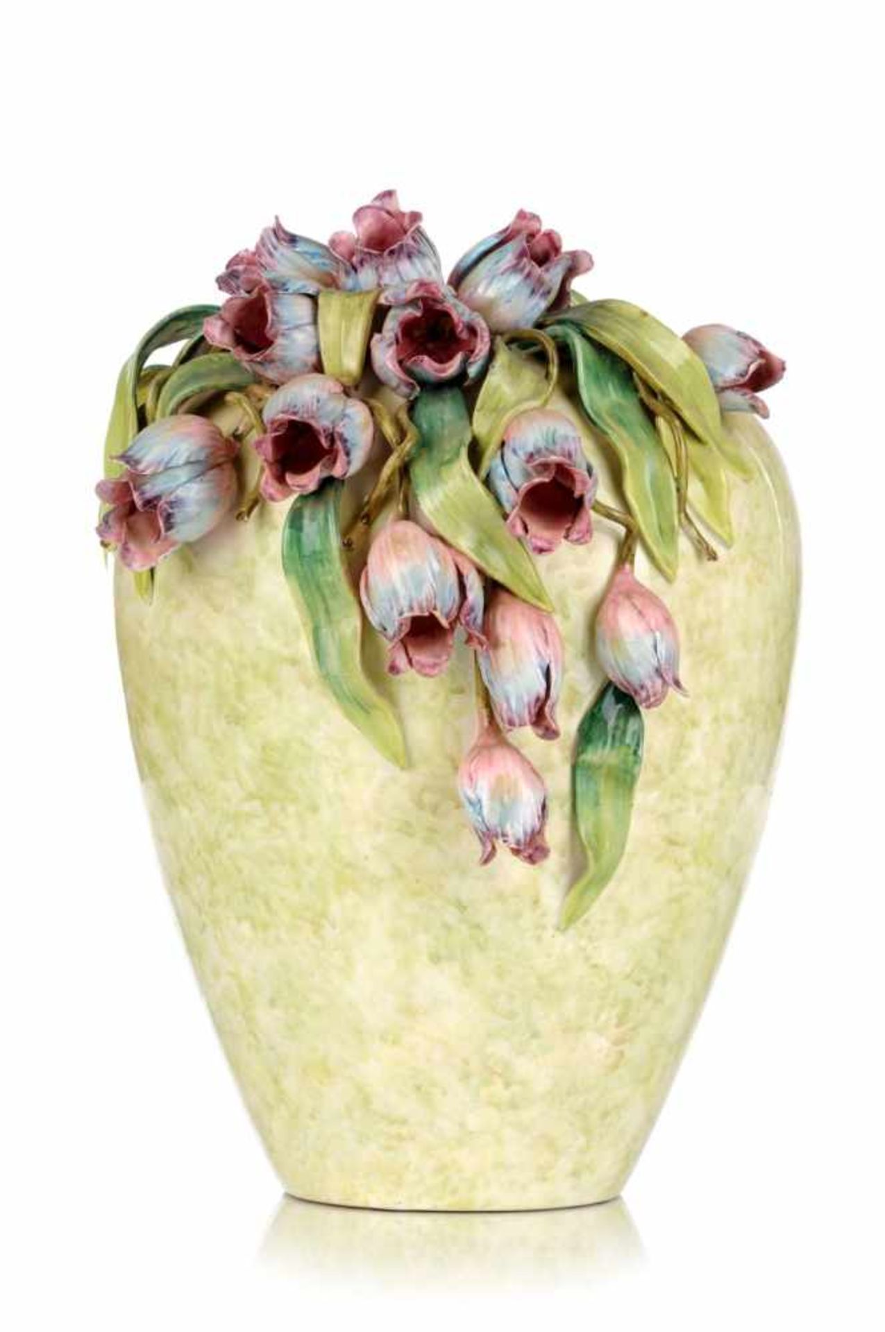 Große Tulpen-Vase. Norditalien. Um 1980.Steingut, cremefarbender Scherben, glasiert und farbig