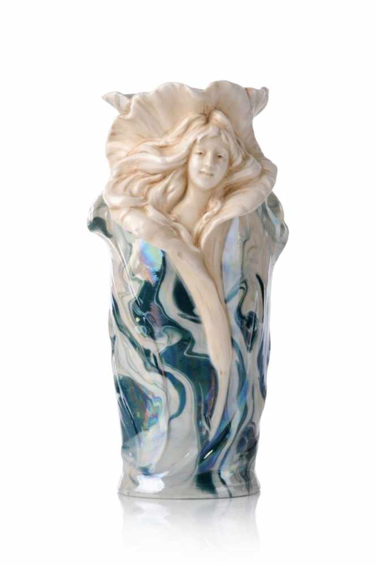 Jugendstil-Vase. Royal Dux Bohemia. Anfang 20. Jh.Keramik, glasiert, teils grün staffiert. Leicht