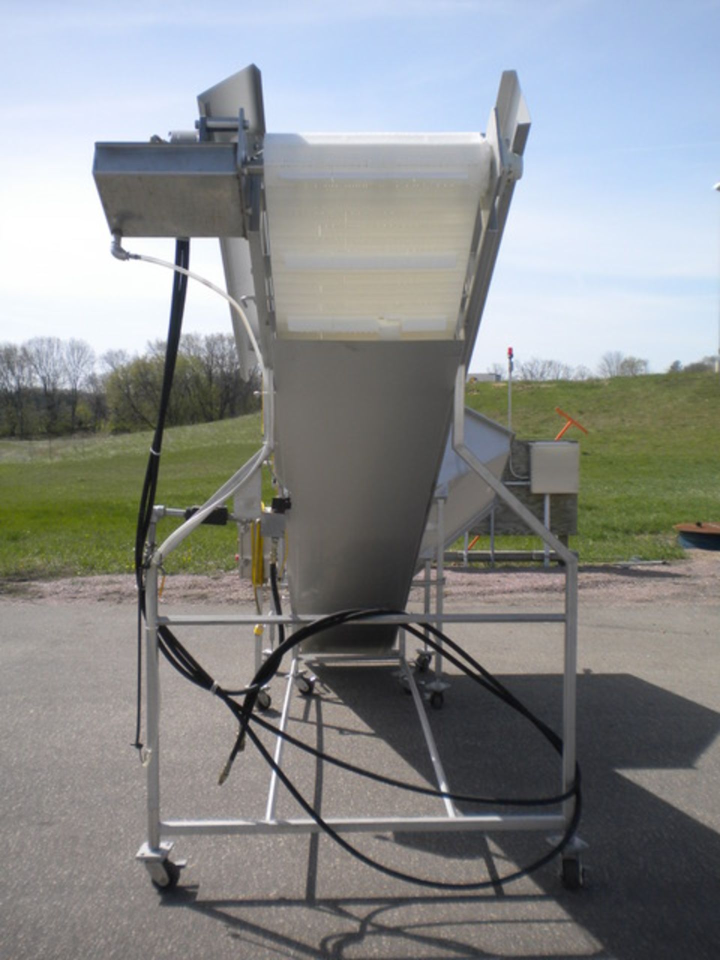 MEPACO Hopper and Conveyor with Sides, 24 in. Wide Belt (like new - used less than a month - Image 4 of 4