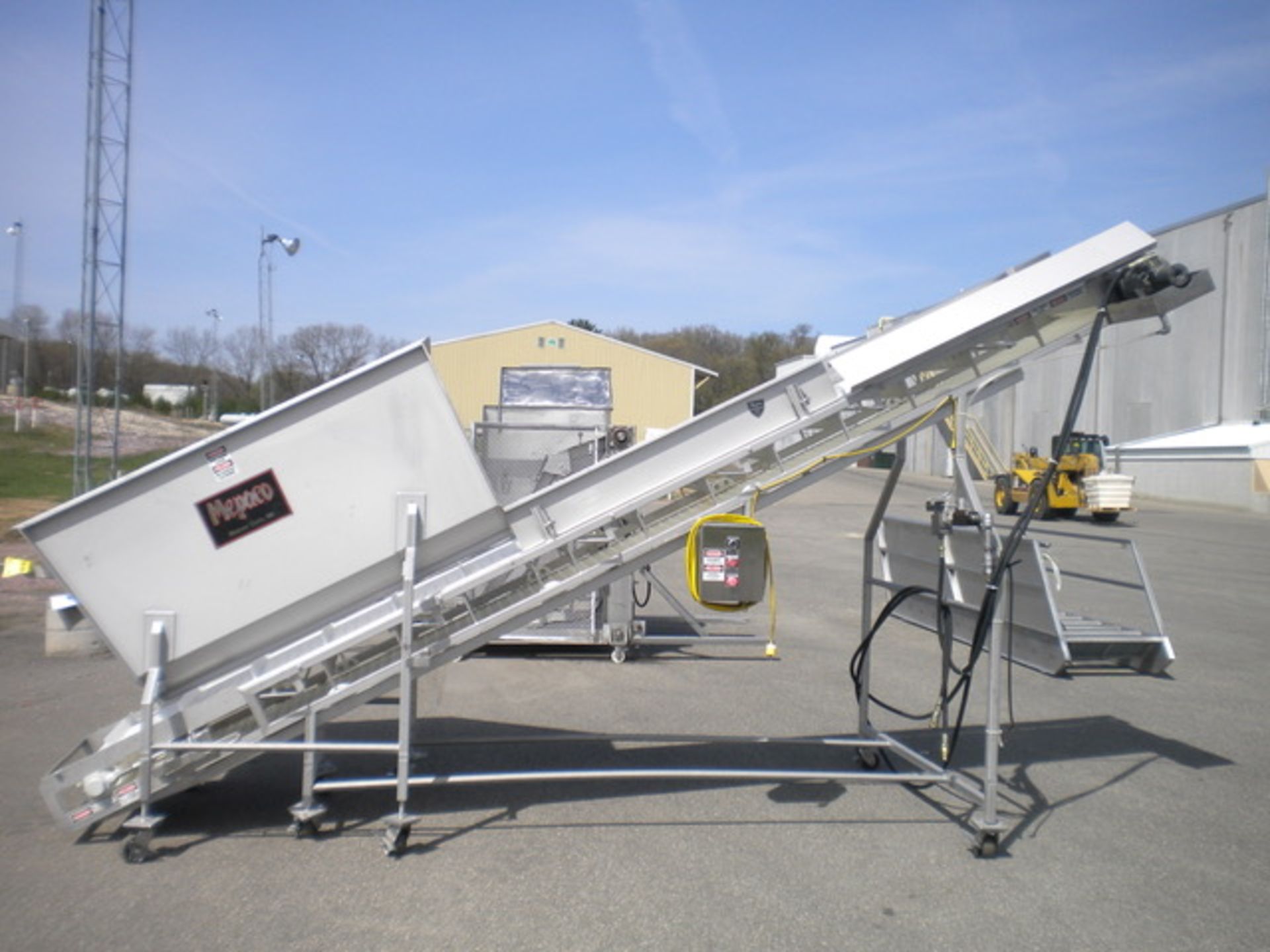 MEPACO Hopper and Conveyor with Sides, 24 in. Wide Belt (like new - used less than a month - Image 2 of 4