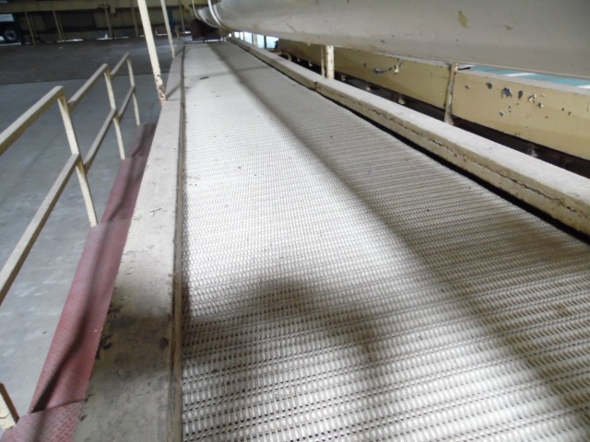 Lot of a conveyor with sanitary chain 10 meters long, 85 wide with a gear motor of approximately 1 - Image 2 of 4